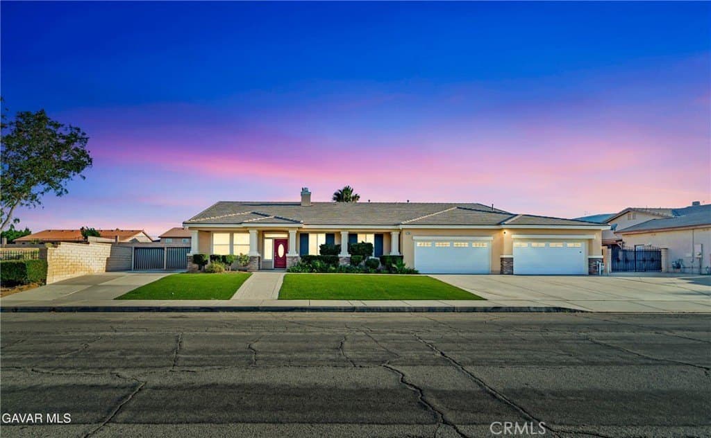 5130 W Avenue M12