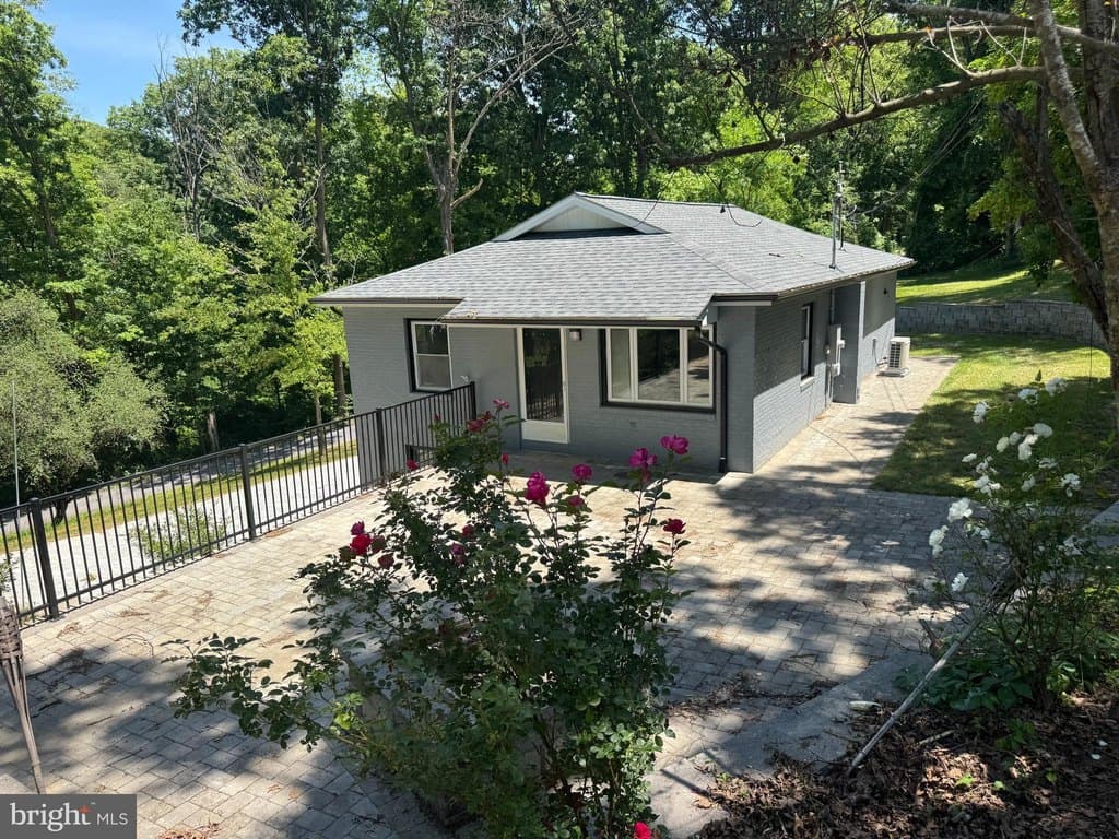 373 Bowman Rd