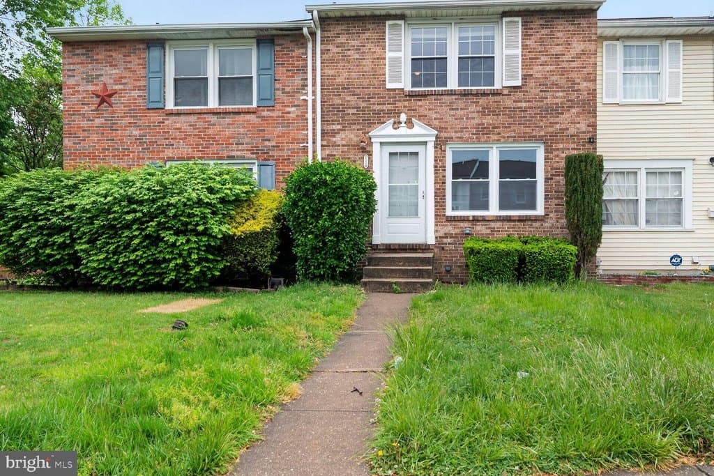 5326 King Arthur Cir