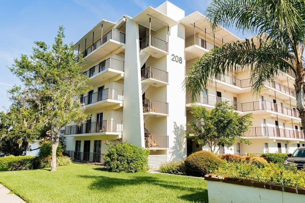 208 Lake Howard Dr NW Unit 104