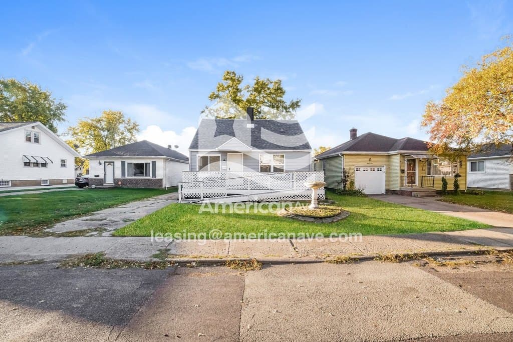 908 E Maywood Ave