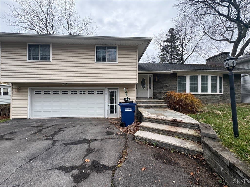 215 Locksley Rd