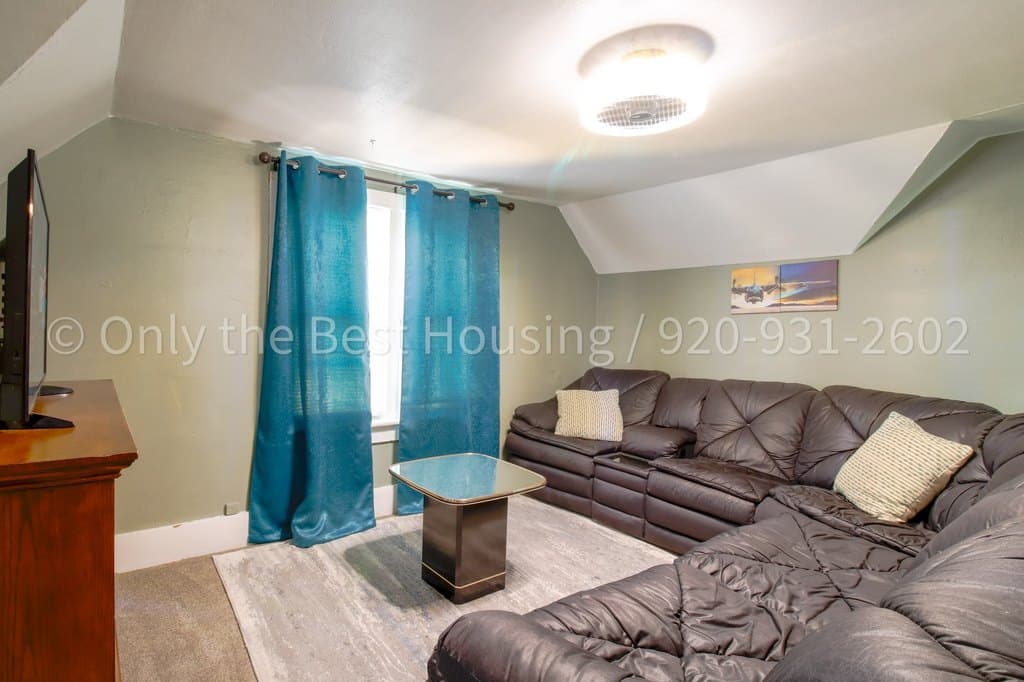611 Sherry St Unit Upper