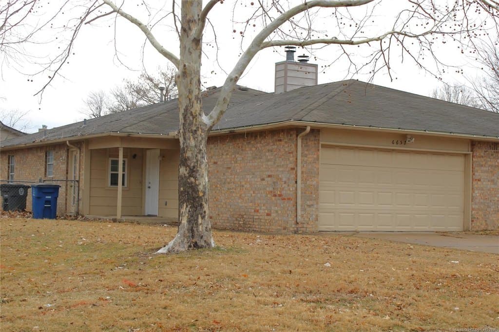 6657 S Utica Pl