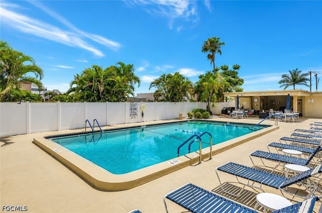 2264 Winkler Ave Apt 107