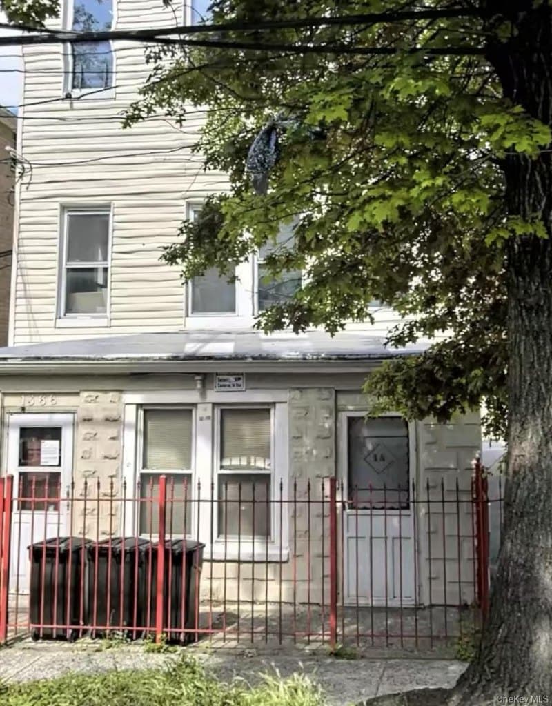 1366 Balcom Ave Apt 1A