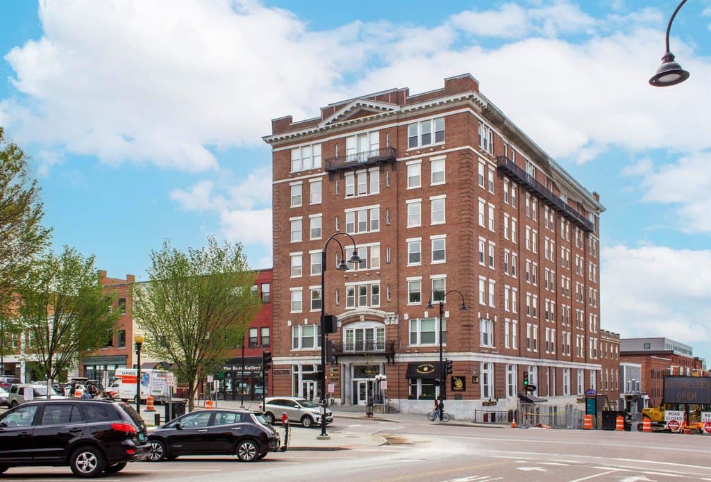 131 Main St Apt 707