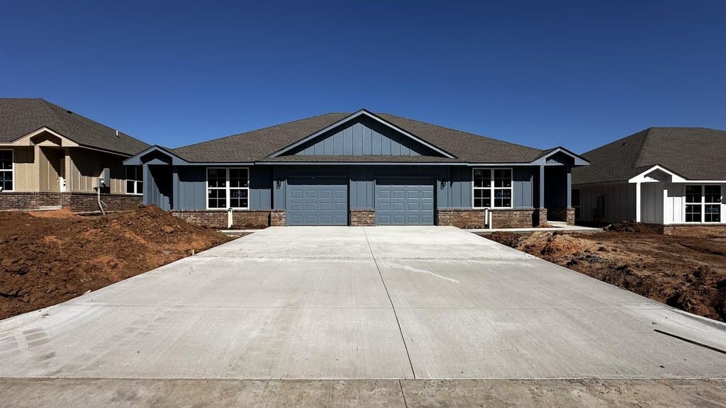 1704 E Creek Dr