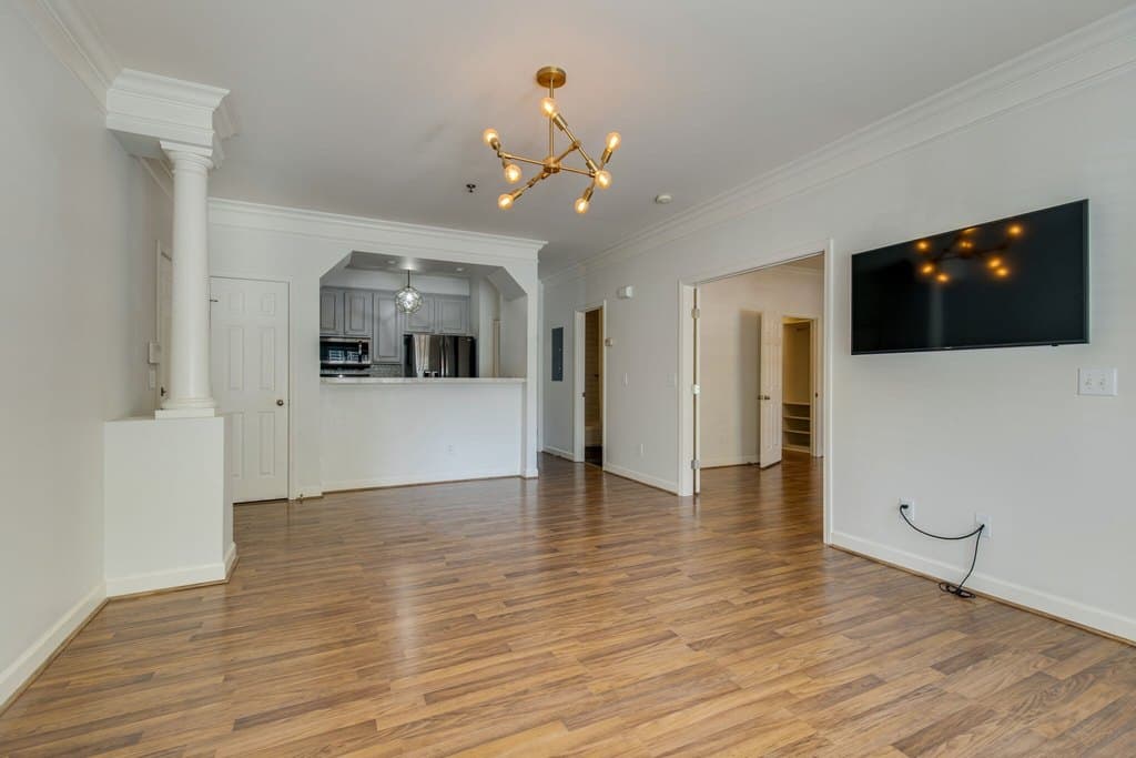 2304 Elliott Ave Apt 102