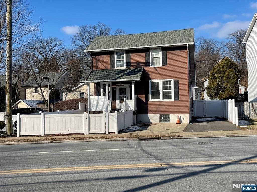 138 Pompton Ave