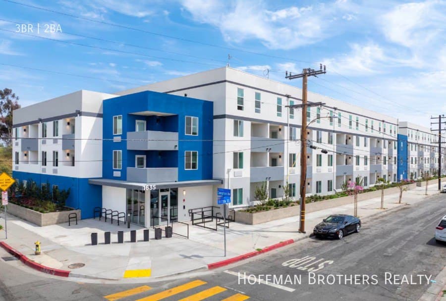 1635 E 117th St Unit 306