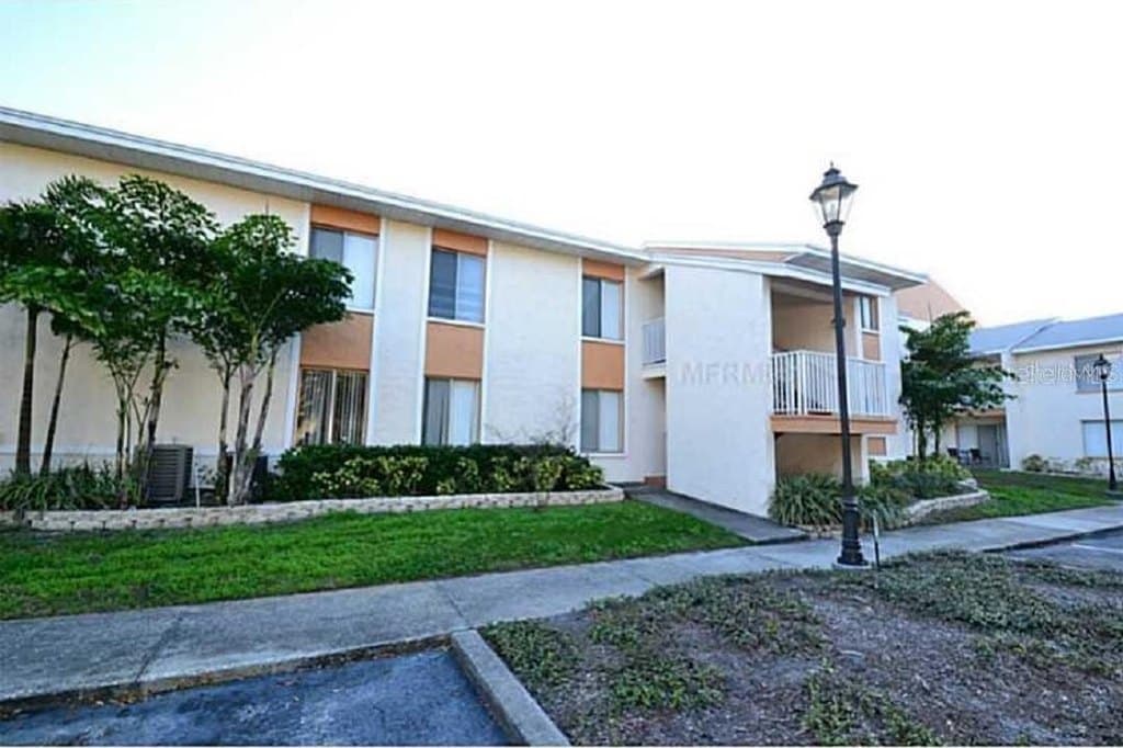 720 100th Ave N Apt 203