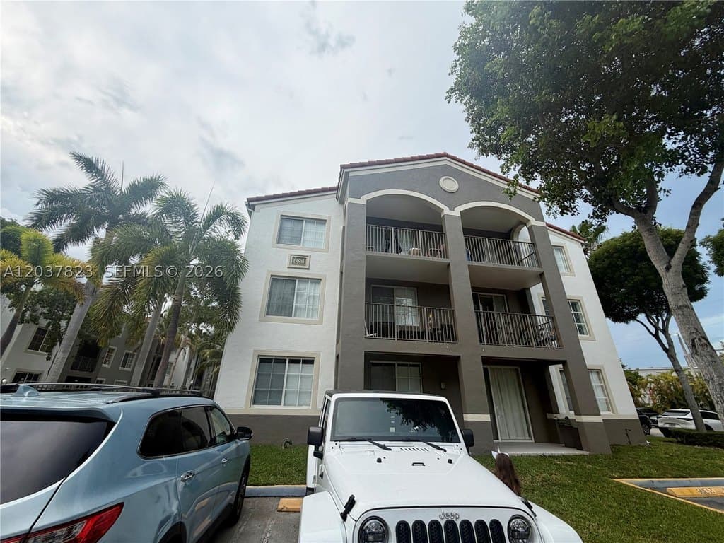 6861 SW 44th St Apt 205