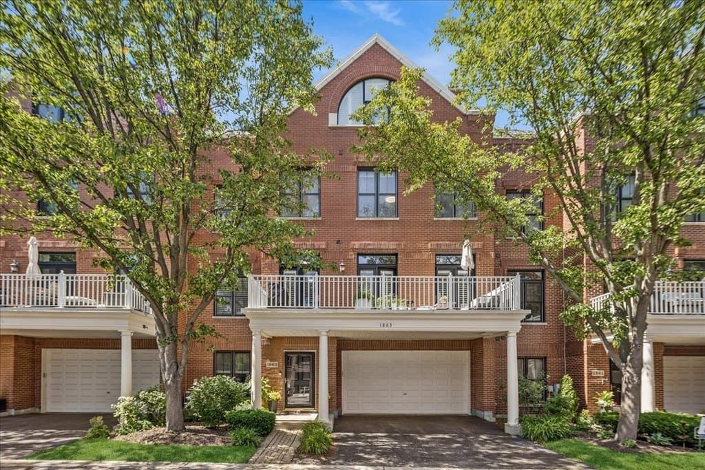 1863 Admiral Ct Unit 1863