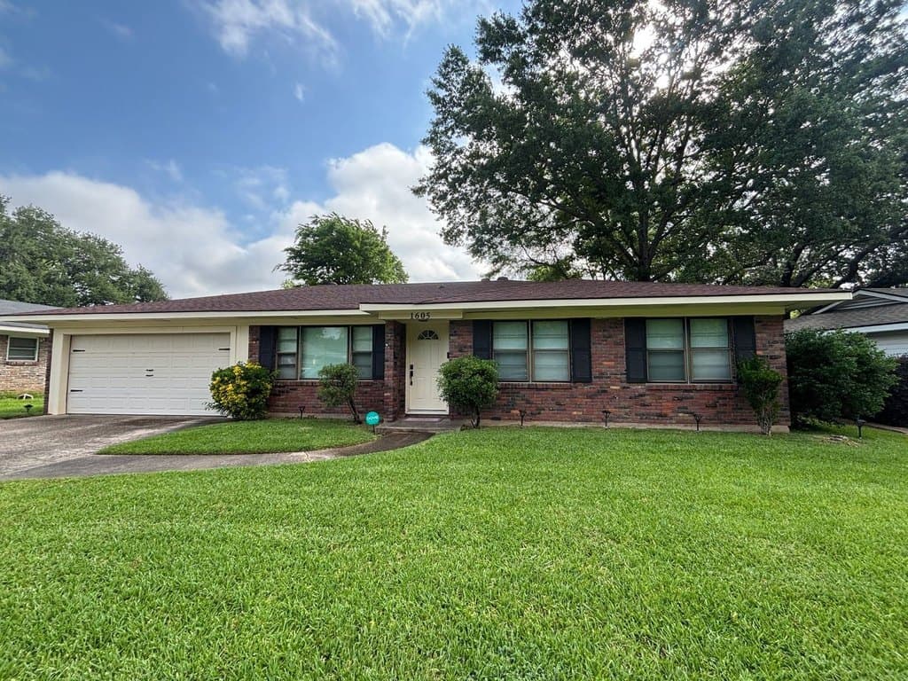 1605 Captain Shreve Dr