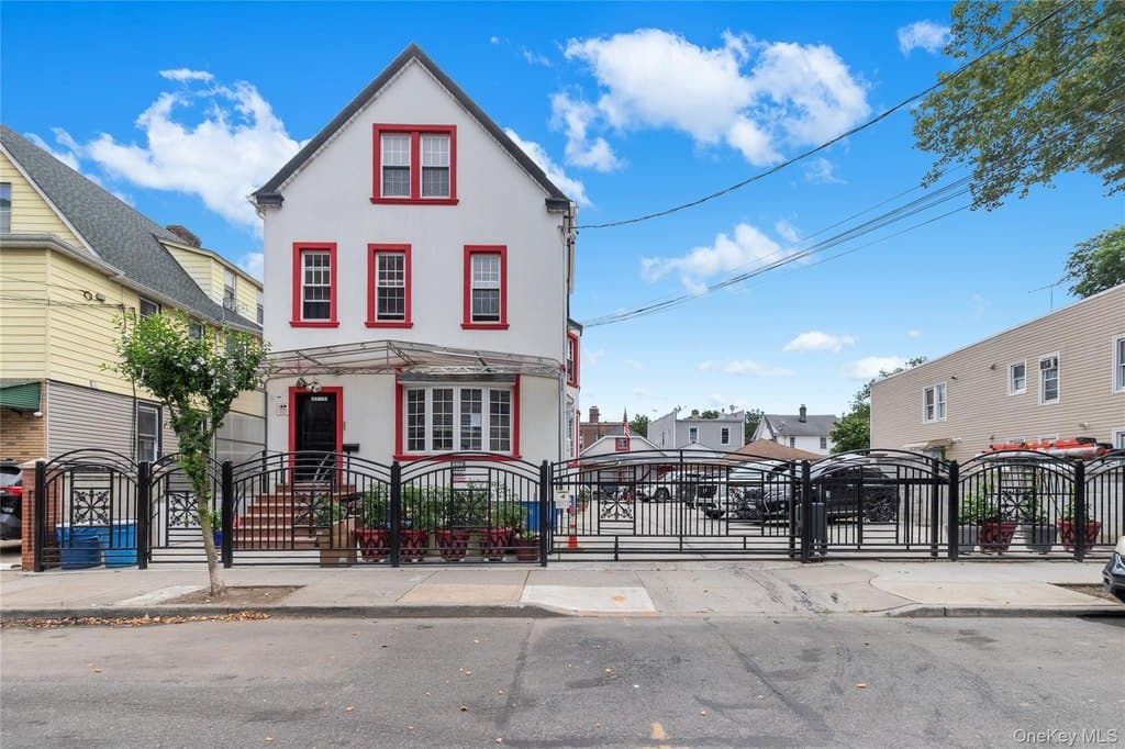 8713 135th St Apt 3
