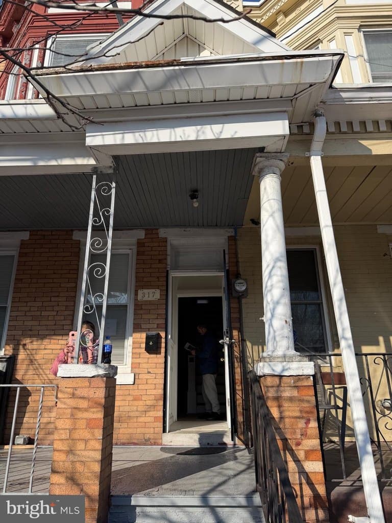 317 York St