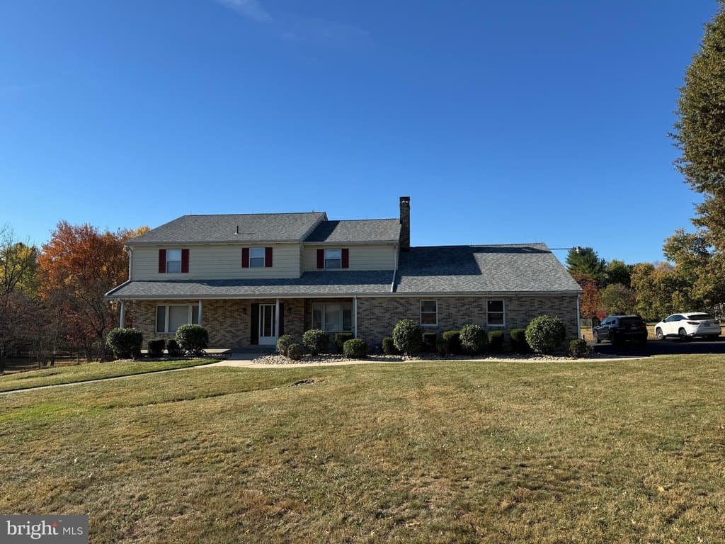 1305 Hawthorne Ln