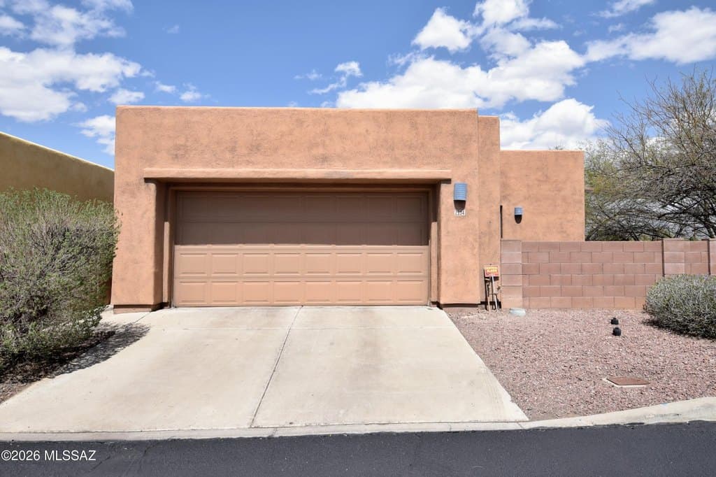 2934 N Cardell Cir
