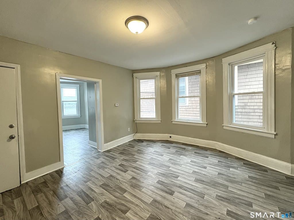 208 Fairview Ave