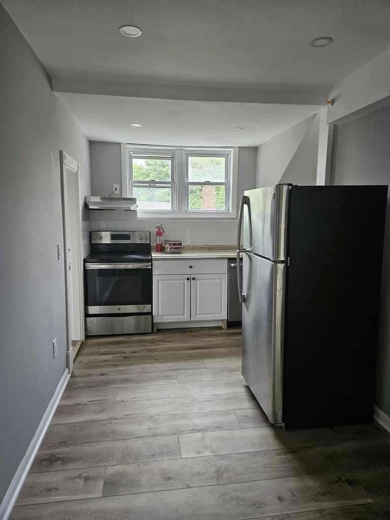 14 Hillside St Apt 3