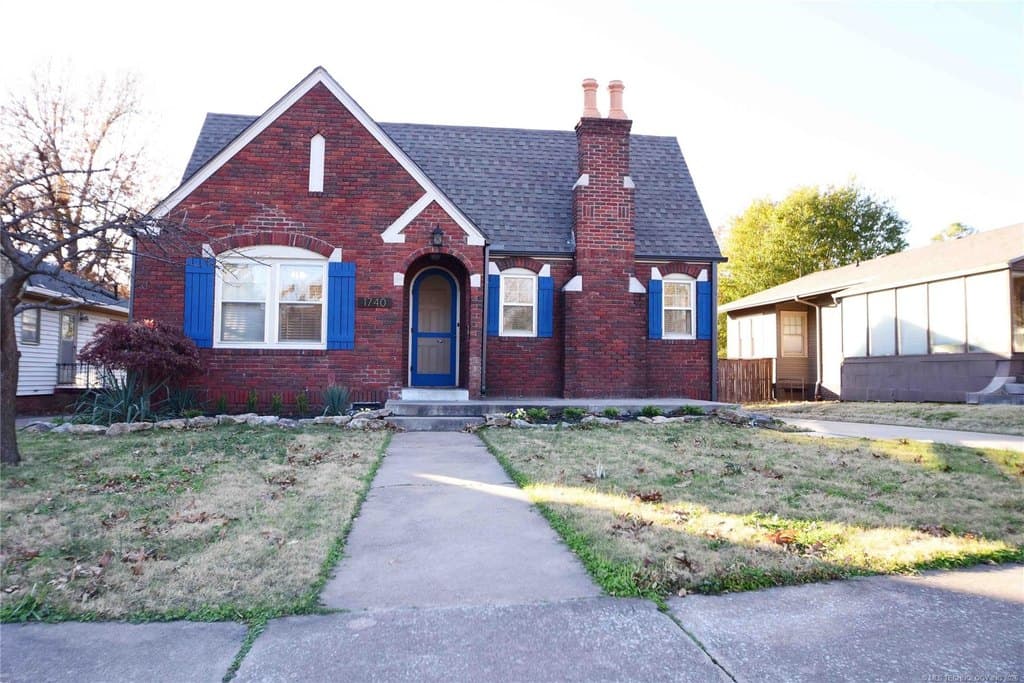 1740 S Yorktown Ave