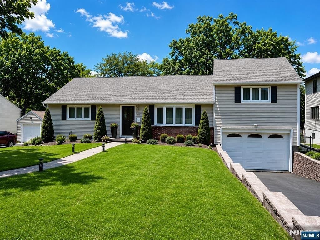 321 Maplewood Dr