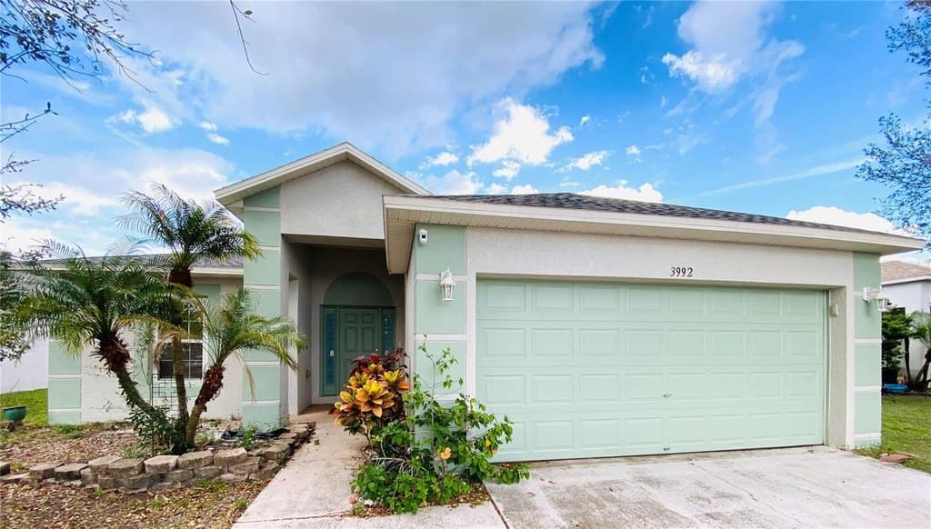 3992 Warbler Dr