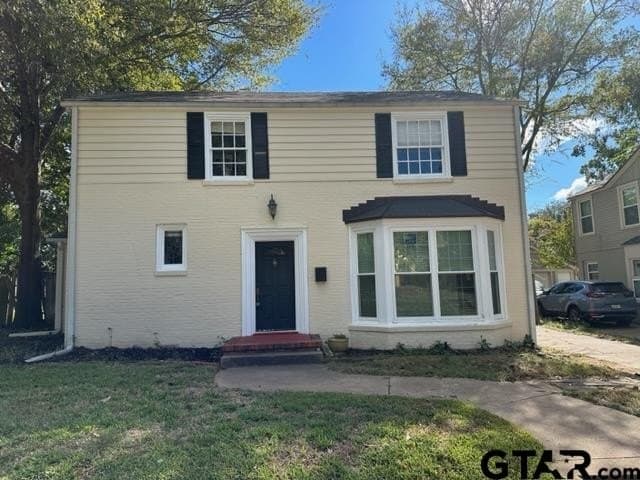 2002 S Robertson Ave