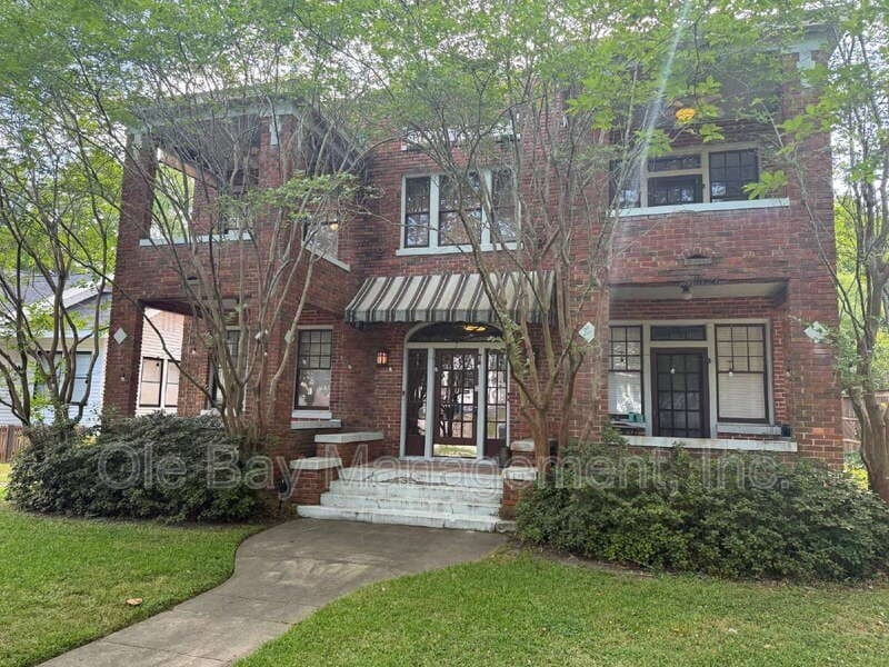 7 S Monterey St Apt 1