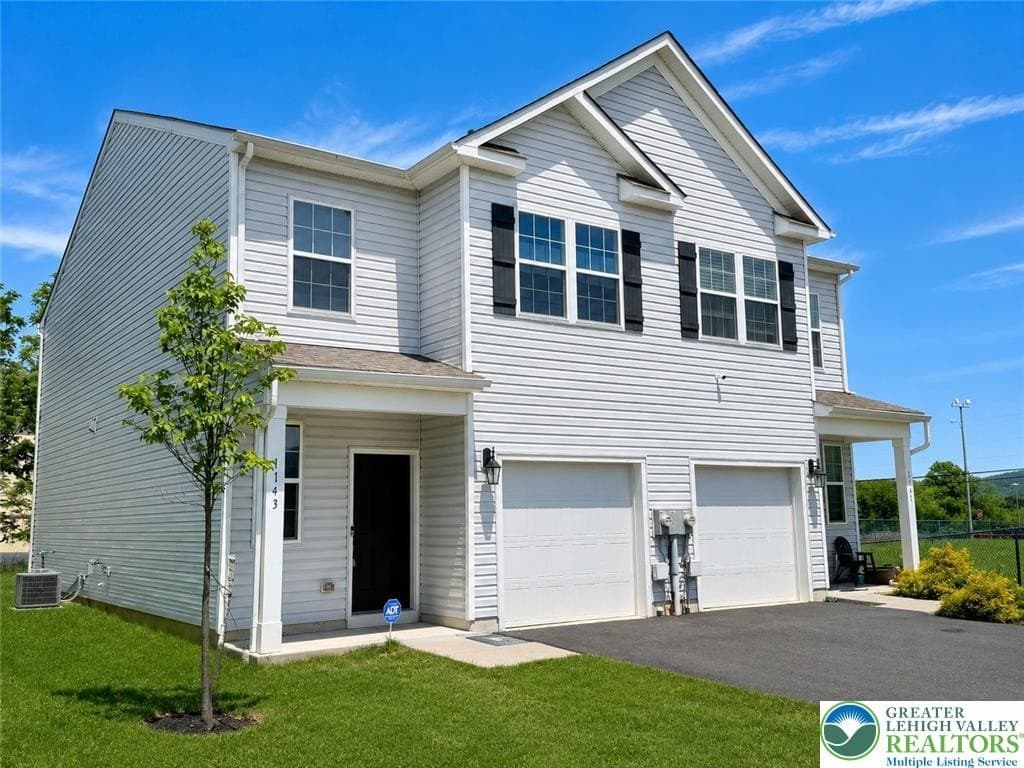 1143 Lova Ln
