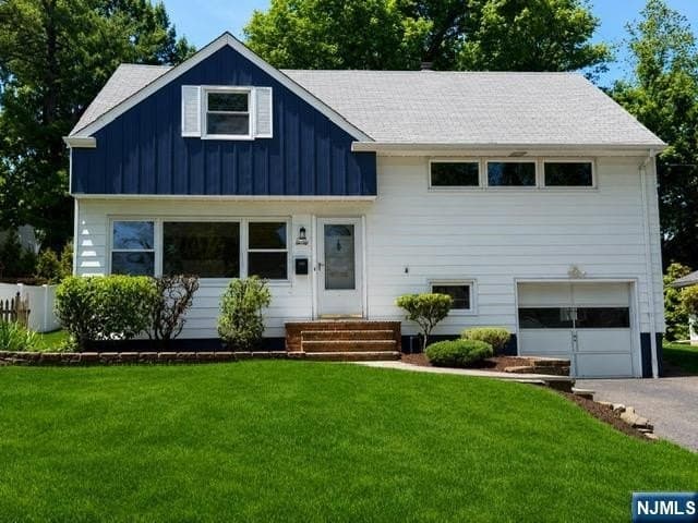 920 E Lawn Dr