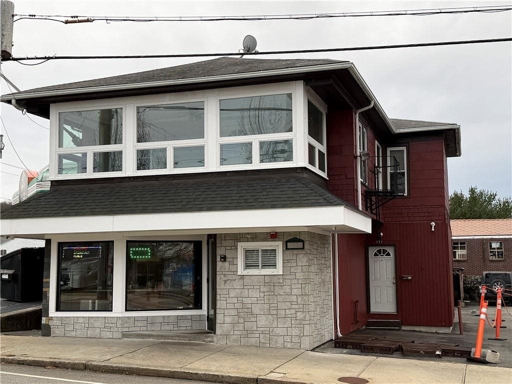 1037 Cass Ave