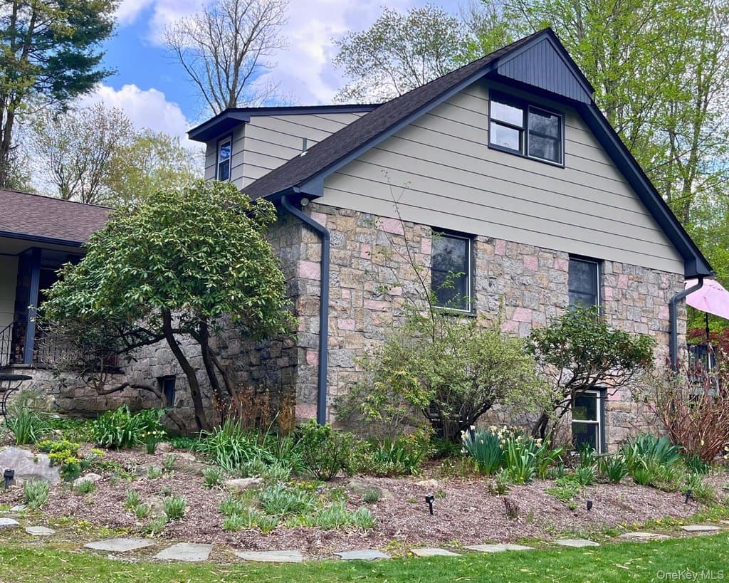 64 Belden Rd