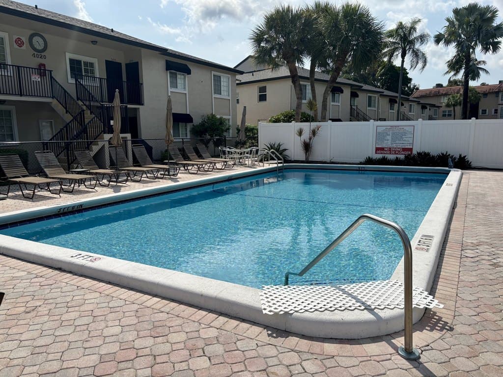 4040 Crystal Lake Dr Apt 101