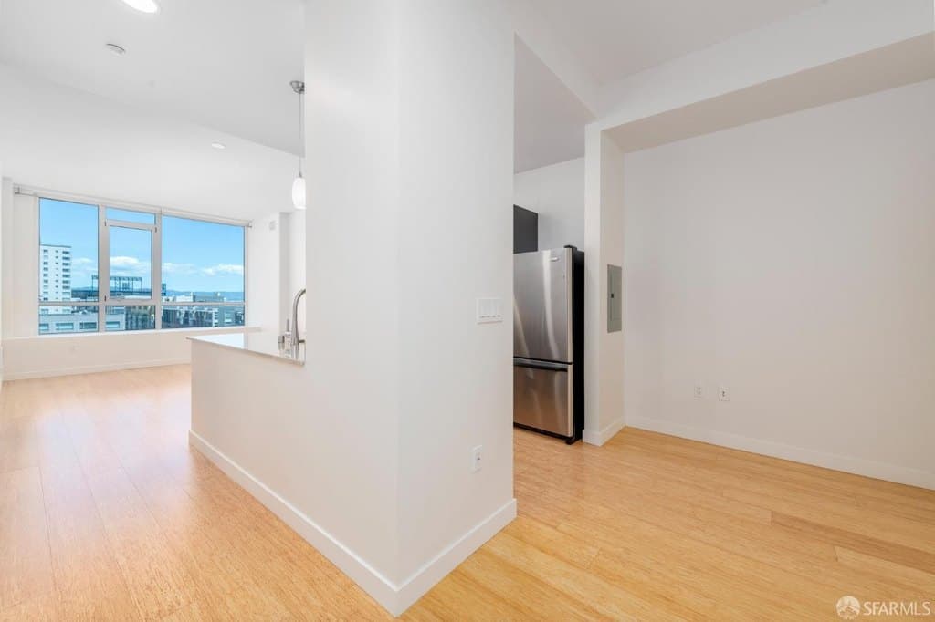 300 Berry St Unit 907