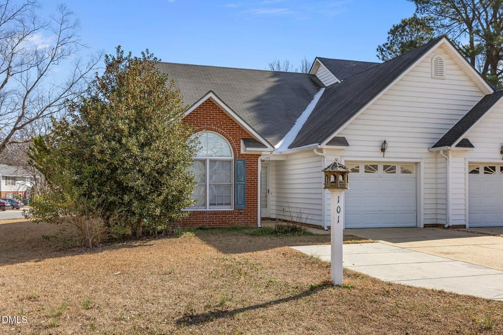 101 Fairwoods Ct