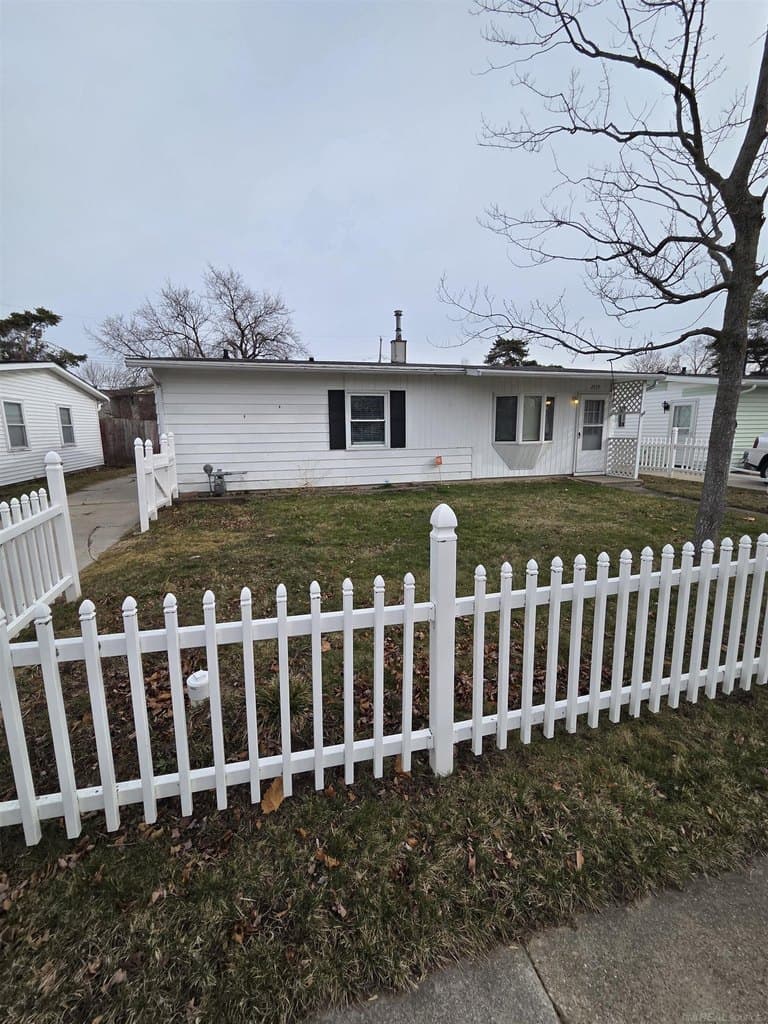 2535 Locust Dr