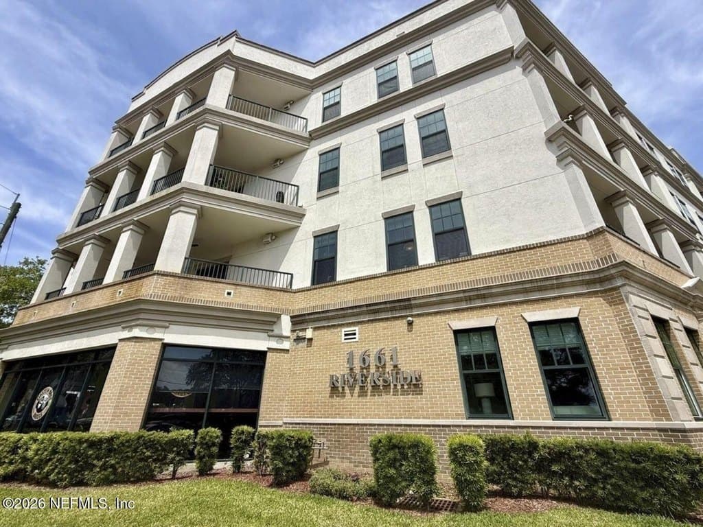 1661 Riverside Ave Apt 415
