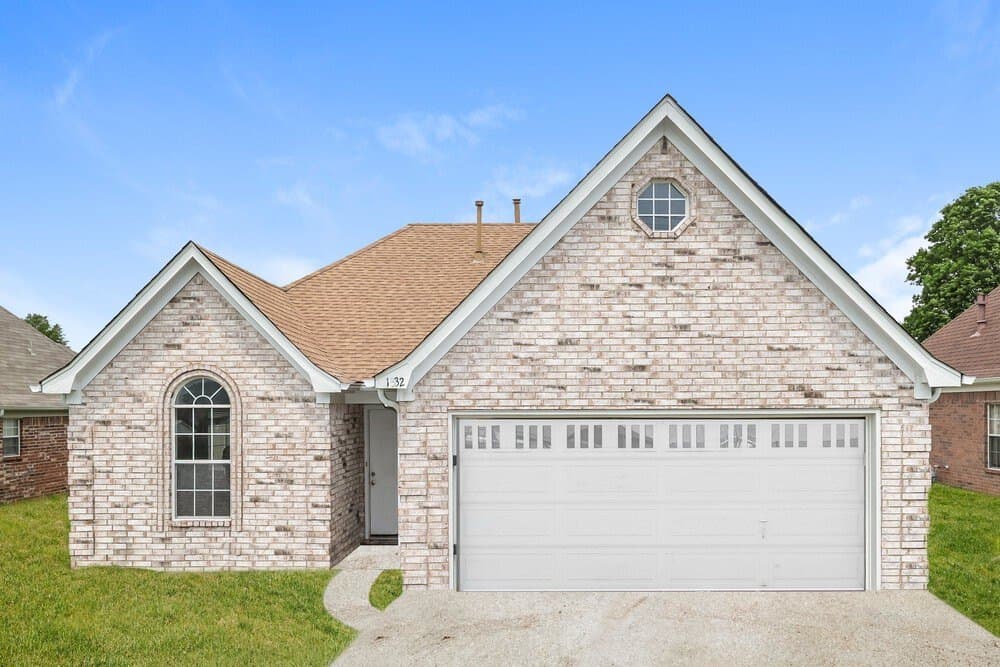 1332 Custer Dr E