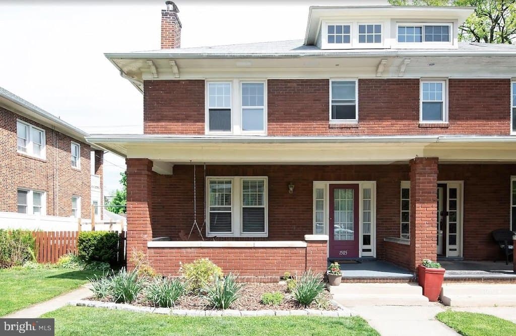 1505 3rd Ave