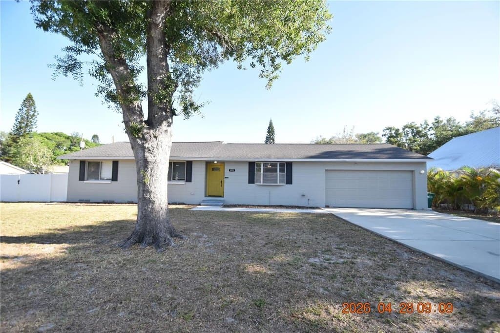 3223 W Wyoming Ave