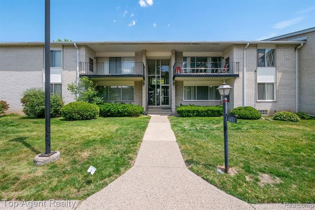 8657 Kennedy Cir Unit 7