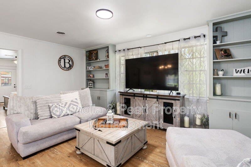 1406 Russell Ave