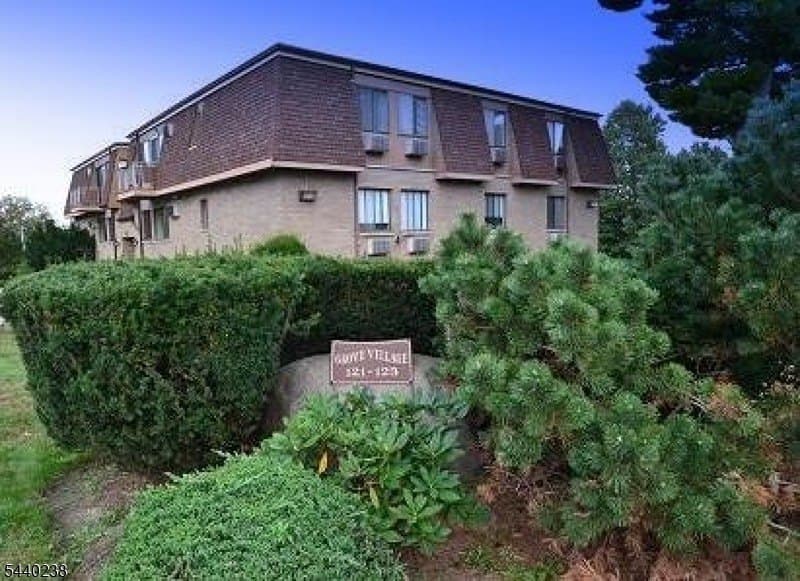 121 Grove St Apt 12