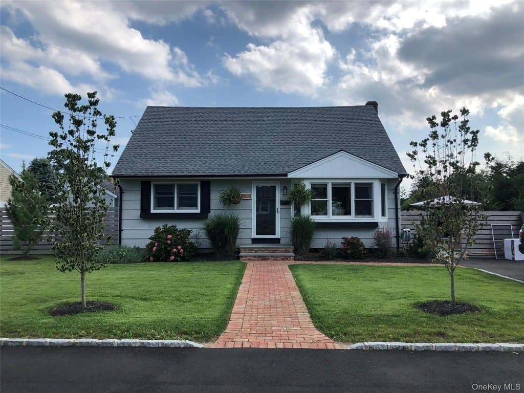 338 Carnation Rd