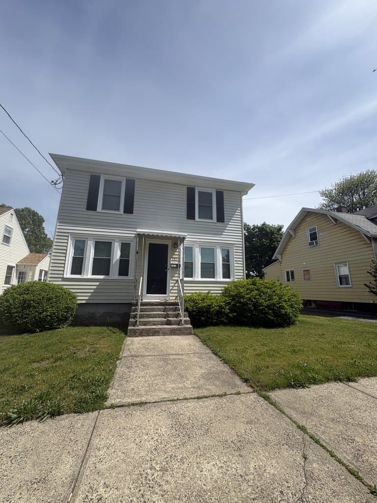 121 School St