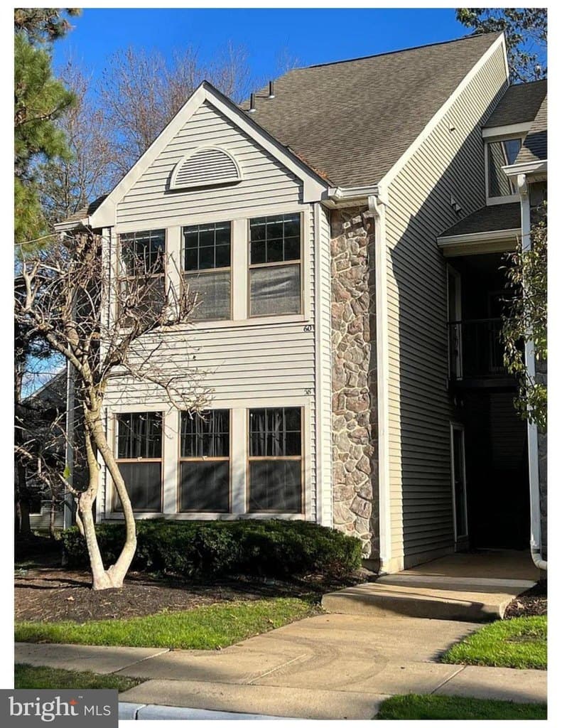 60 Summit Ct