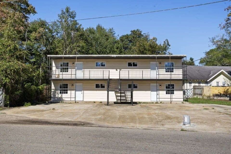 102 W 7th St Apt 2