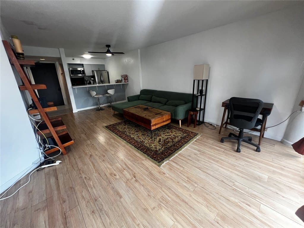60 N Beretania St Apt 2005